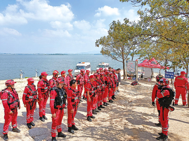縣區動態 | 銅山湖上演“水上練兵”，泌陽蛟龍救援隊實戰演習！