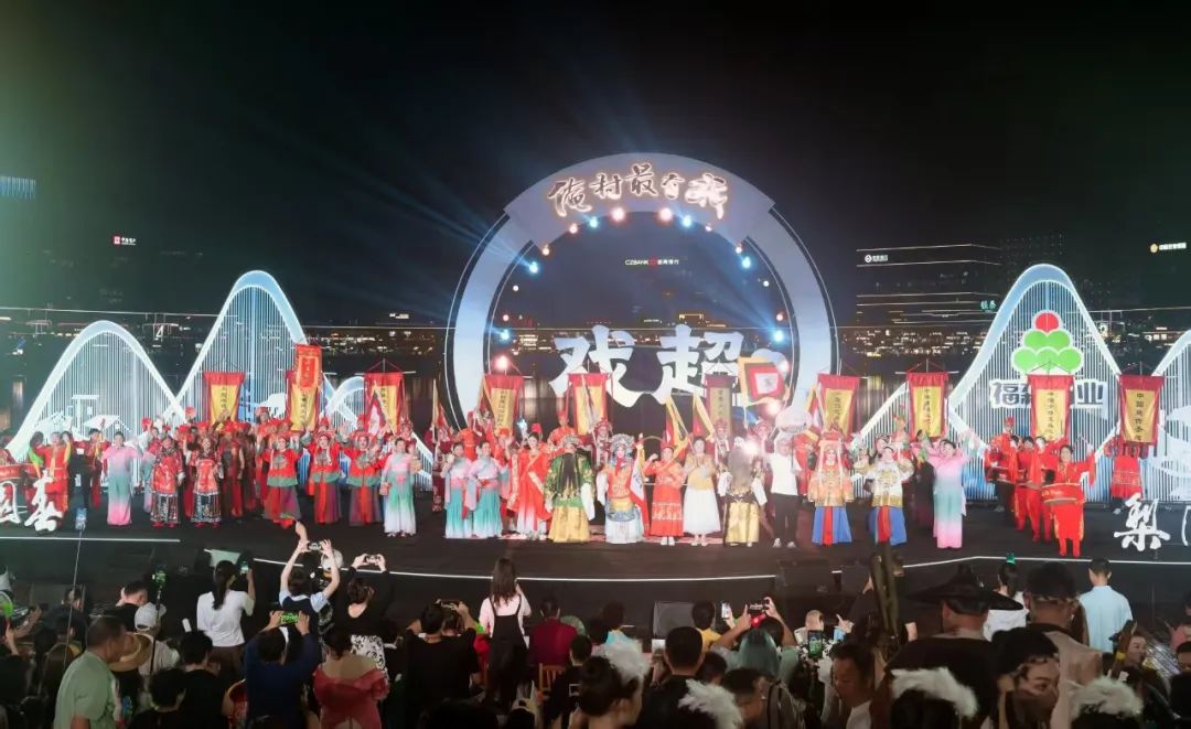 駐馬店摯地有戲隊(duì)閃耀《梨園春》俺村最有戲 總決賽舞臺(tái)