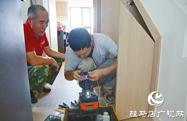 駐馬店聯(lián)通高新區(qū)分公司高效服務(wù)解民憂