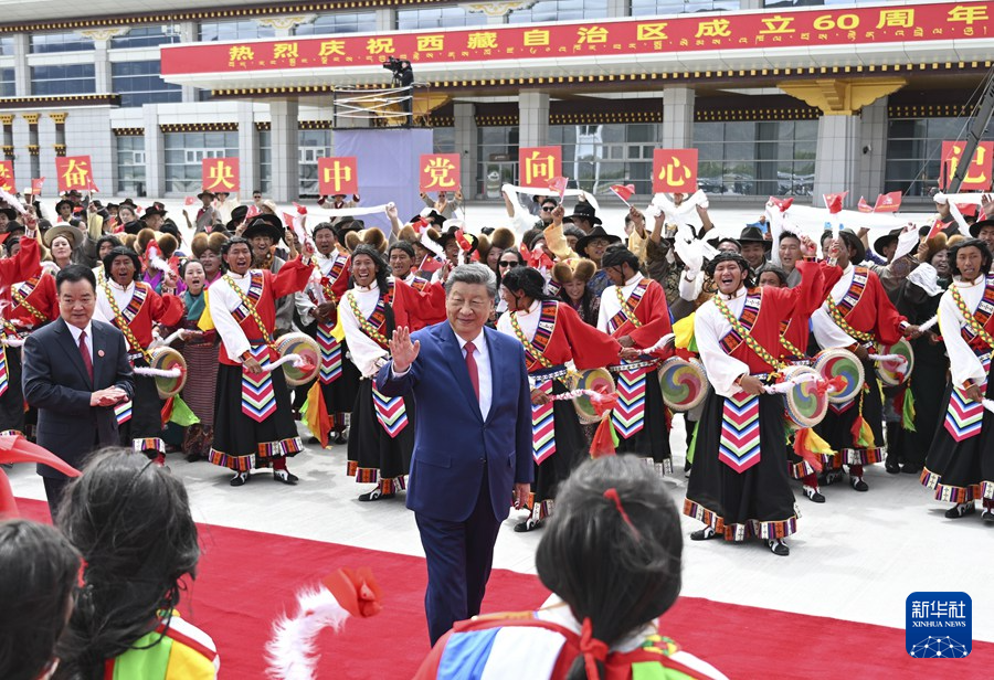 習近平在出席西藏自治區成立60周年慶祝活動后返回北京