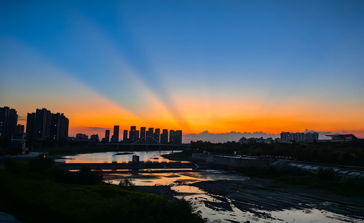 落日投遞的橘色溫柔，請簽收