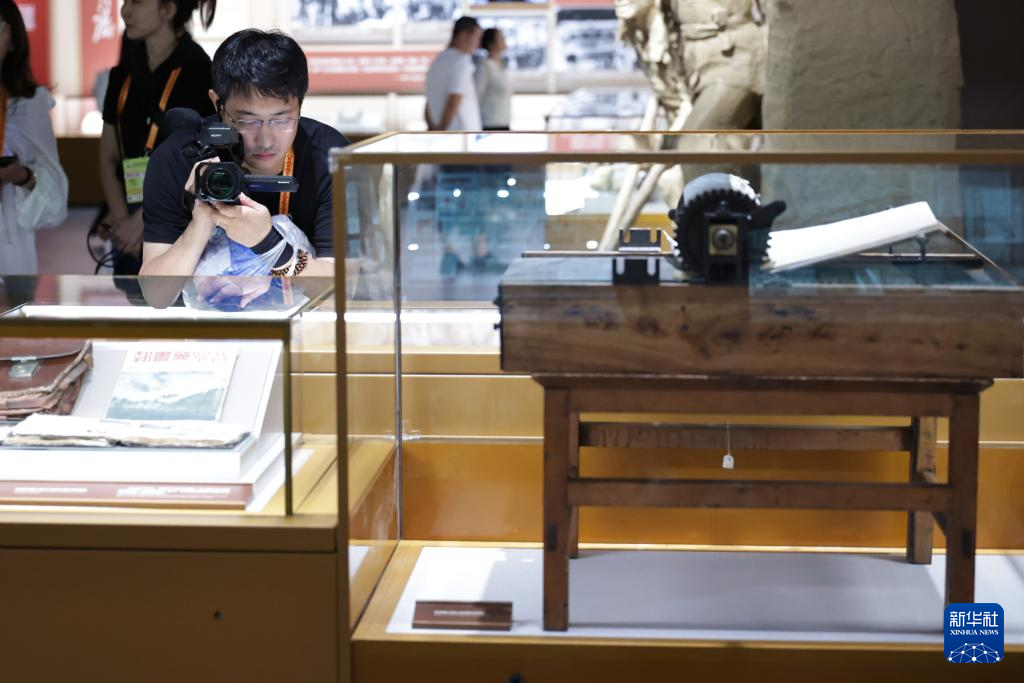 近200名境內(nèi)外記者赴中國人民抗日戰(zhàn)爭紀(jì)念館等地參觀采訪