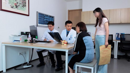 挺直腰板！讓孩子遠離脊柱側彎