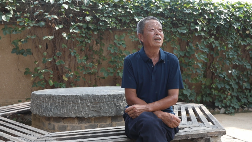 “老弟，這雙棉鞋給你穿”