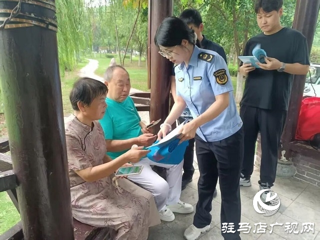 新蔡縣市場監督管理局“公園課堂”零距離科普 開展2025年藥品安全宣傳周活動