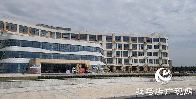 中原銀行駐馬店分行走進確山職教園區(qū) 高效服務(wù)2600余名學(xué)生辦理校園一卡通