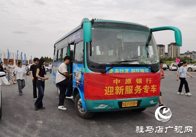 中原銀行駐馬店分行走進確山職教園區(qū) 高效服務(wù)2600余名學(xué)生辦理校園一卡通