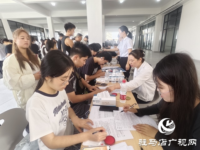 中原銀行駐馬店分行走進確山職教園區(qū) 高效服務(wù)2600余名學(xué)生辦理校園一卡通