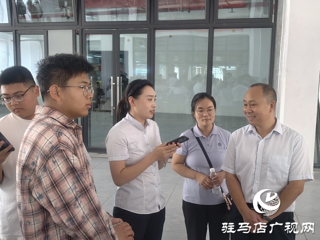 中原銀行駐馬店分行走進確山職教園區(qū) 高效服務(wù)2600余名學(xué)生辦理校園一卡通