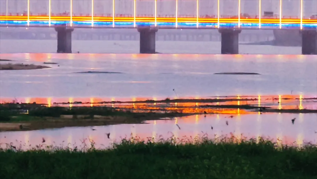 每到傍晚，這個地方的景色很夢幻...