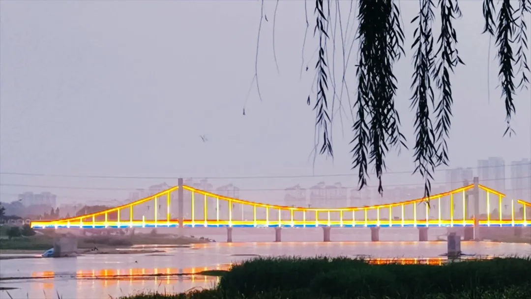 每到傍晚，這個地方的景色很夢幻...