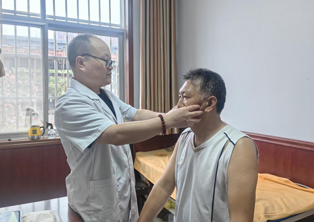 秋季過敏性鼻炎頻發？中醫專家教您搓熱迎香穴緩解不適