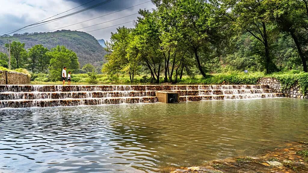 秋日秘境—駐馬店紅石崖竟藏著一道飛瀑流泉的仙境！