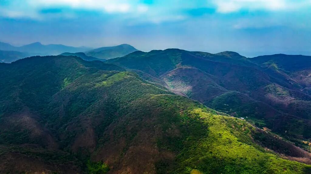 秋日秘境—駐馬店紅石崖竟藏著一道飛瀑流泉的仙境！