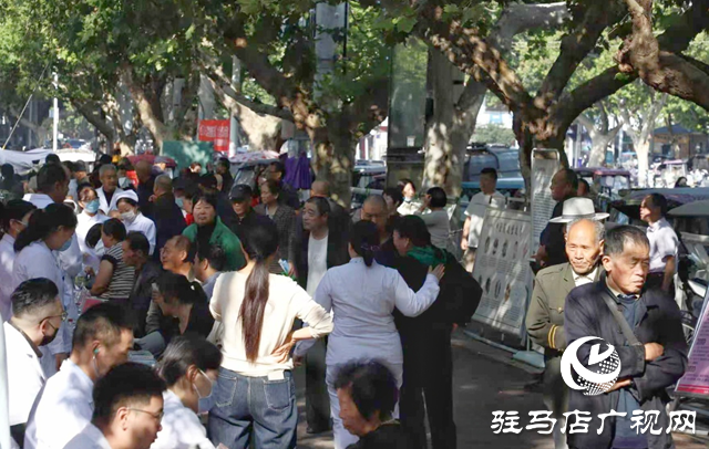  西平縣開展“服務百姓健康行動”義診與主題宣傳活動