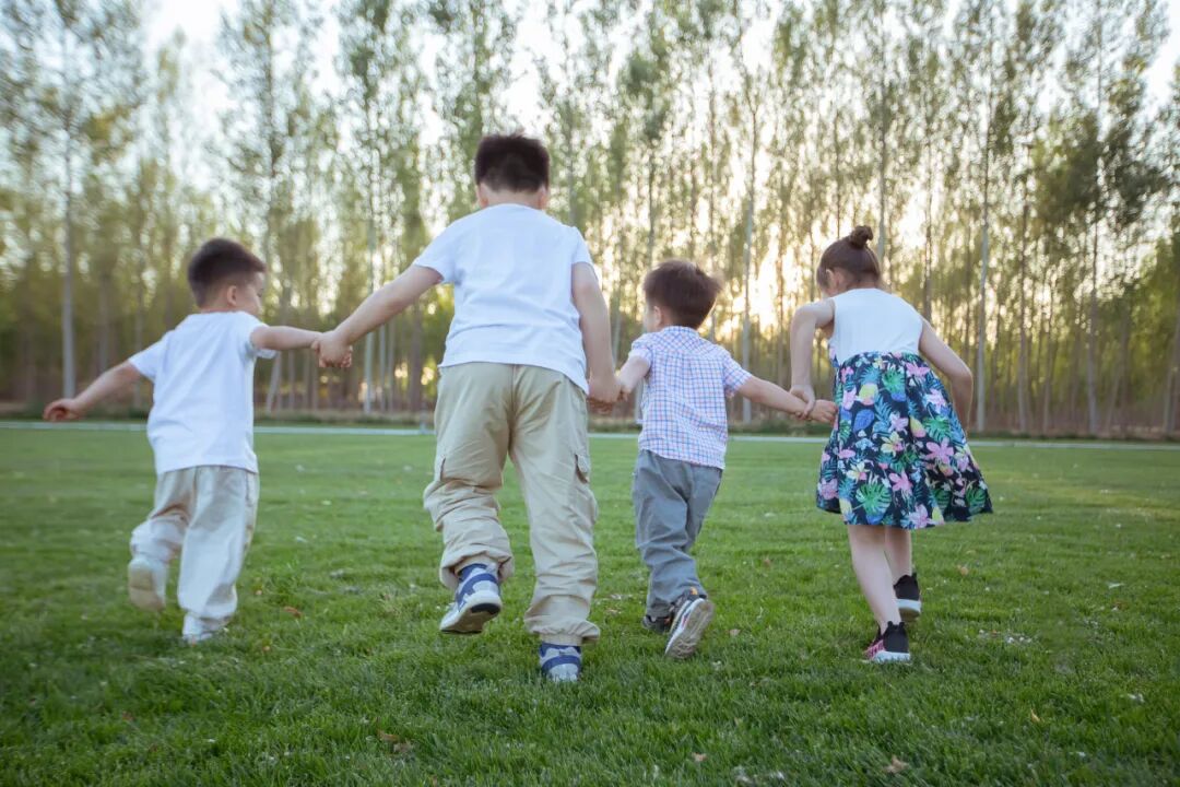 這種病正一點點偷走孩子的脊柱健康!做好3個方面,有效預防