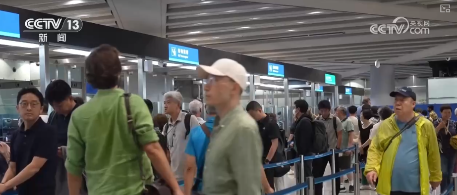 雙節同慶！中外旅客跨境游走旺 全國口岸迎出入境高峰