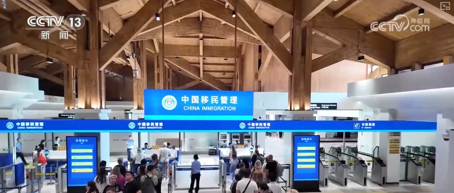 雙節同慶！中外旅客跨境游走旺 全國口岸迎出入境高峰