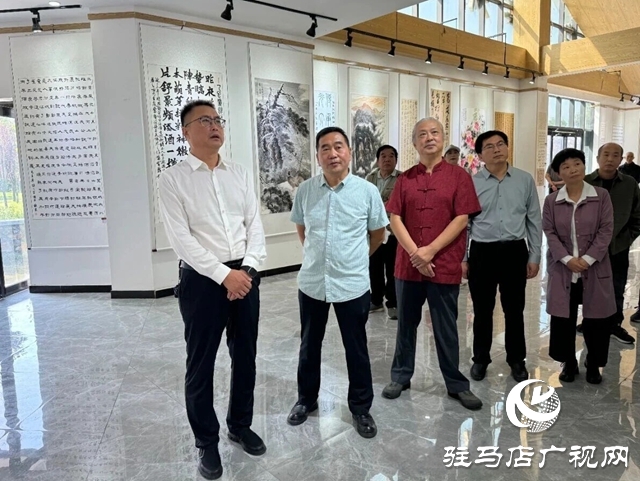  西平縣迎國慶書畫作品展開幕