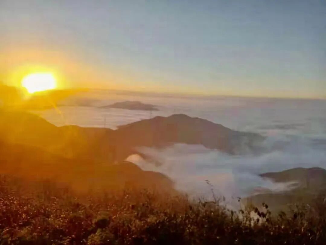 暮色漫過白云山，來這里感受云端與晚風