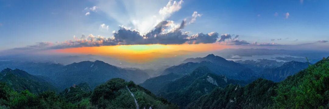 暮色漫過白云山，來這里感受云端與晚風