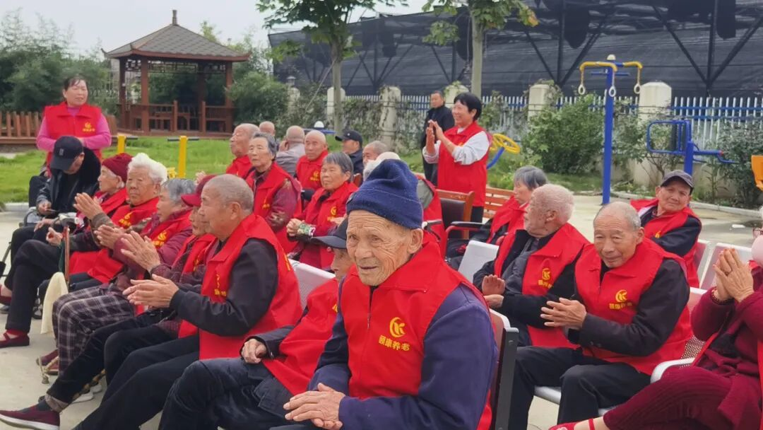 曲劇專場送溫情 敬老愛老暖人心