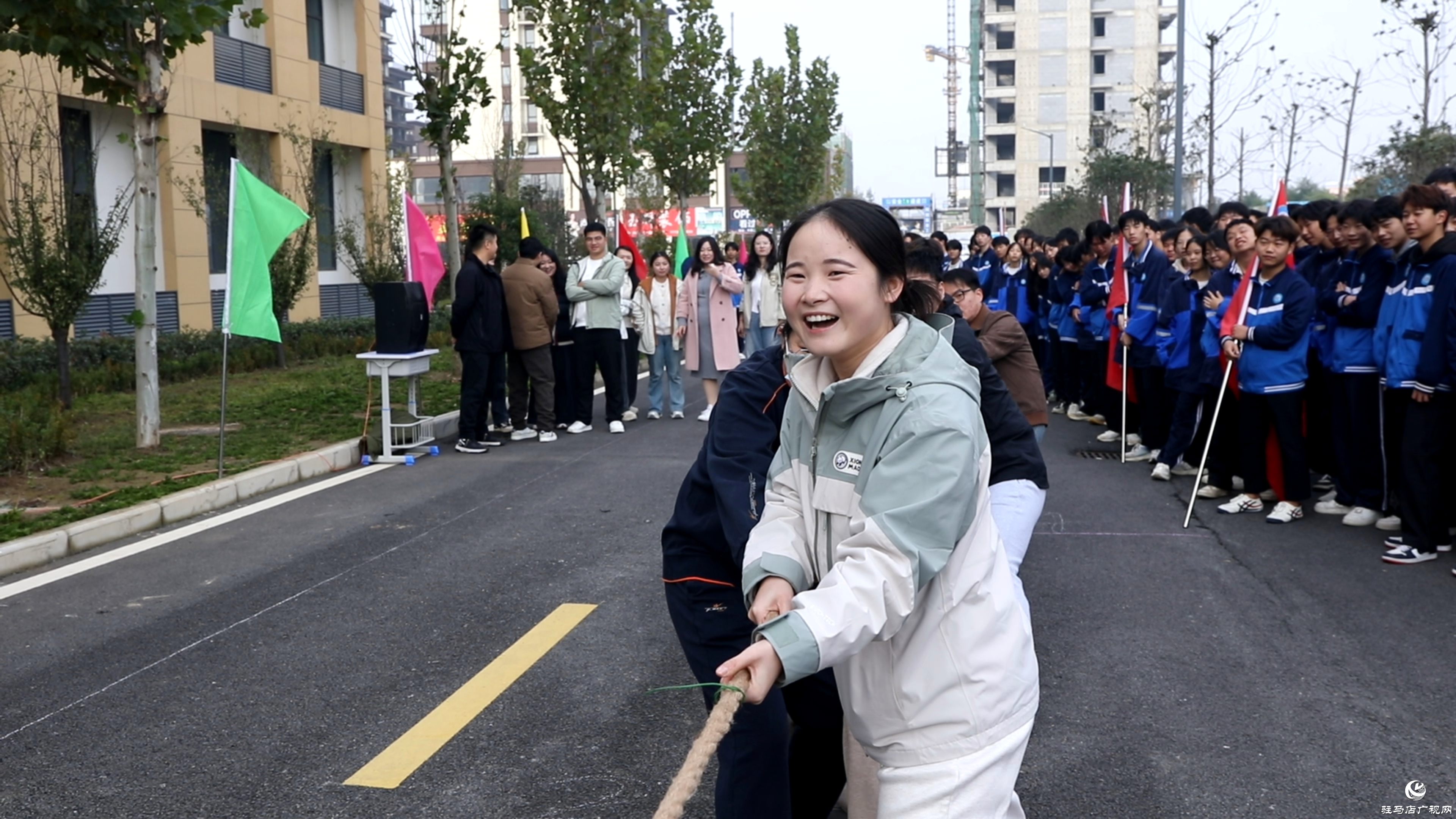 正陽縣技工學校：師生同樂慶重陽 凝心聚力展風采