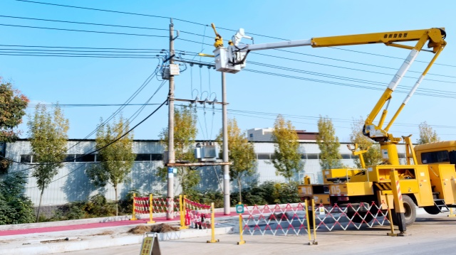 國網平輿縣供電公司：帶電作業除隱患 護航企業穩生產