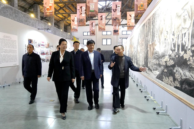 趙尊清繪畫捐贈儀式暨藝術(shù)作品展活動在遂平縣舉行