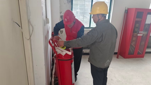 國(guó)網(wǎng)新蔡縣供電公司：嚴(yán)檢細(xì)查筑防線 護(hù)航冬季電網(wǎng)安全