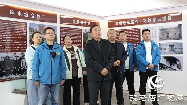 泌陽融媒中心走進王店鎮“芳香小鎮”慶祝第26個記者節