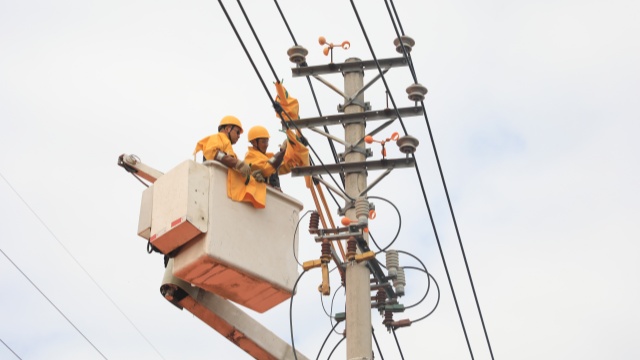 國網汝南縣供電公司：帶電作業“零感知” 優質服務“不間斷”
