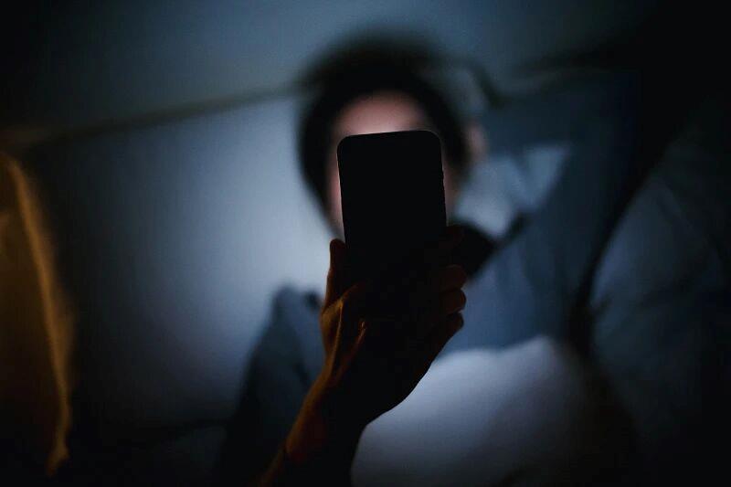 30歲小伙長期熬夜智力退回3歲 年輕人患“腦膜炎”病例為何頻發?