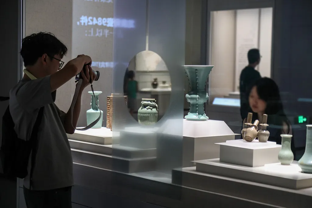 每日文物丨南宋工匠制瓷“翻車” 卻讓祝福加倍