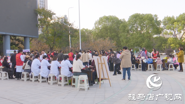 駐馬店市職工心理健康服務中心舉行“心的游樂場”心理集市活動