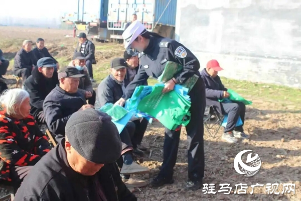 預熱122！平輿交警&ldquo;美麗鄉村行&rdquo;走進張樓村，安全禮包送到家