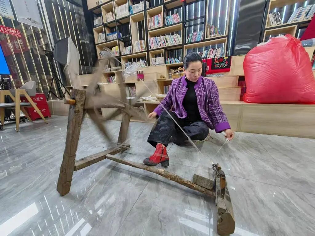 穿“梭”時(shí)光 “布”里生花