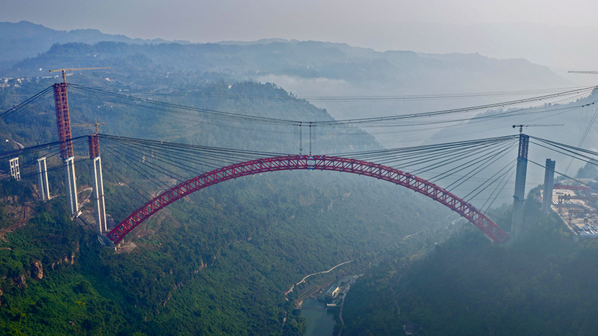 世界跨徑最大鋼拱橋鳳來大溪河特大橋鋼桁拱合龍