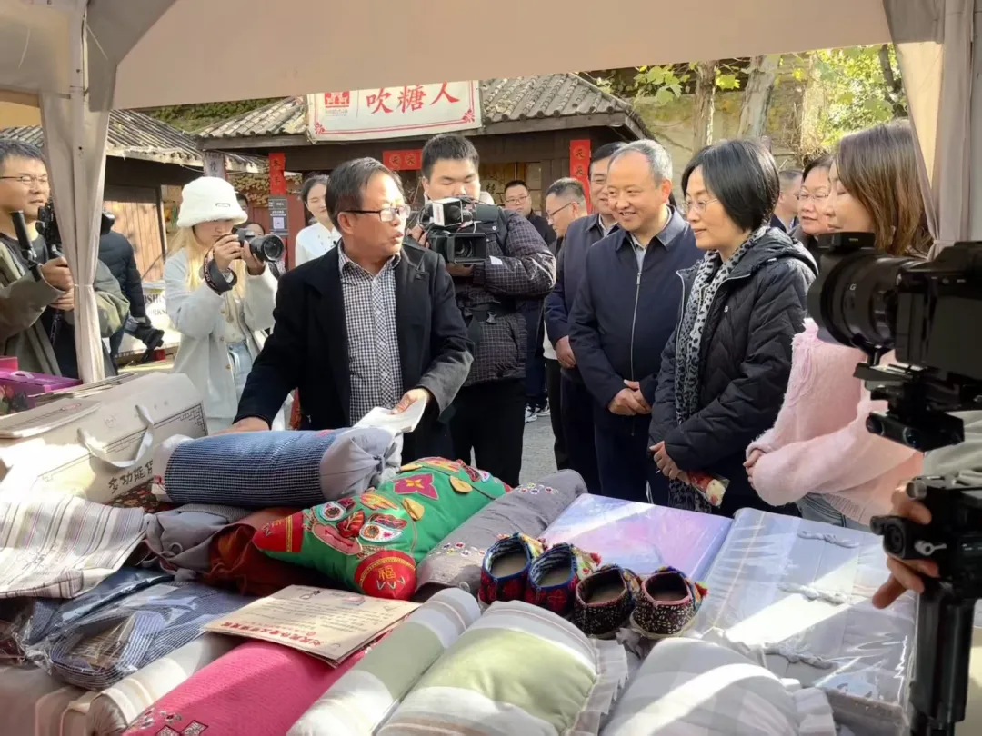 【活動資訊】非遺匠心綻芳華 土布傳韻展新姿|上蔡劉氏純樸老土布亮相2025河南省“鄉(xiāng)村好物展”