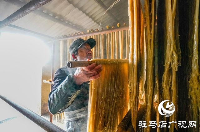 粉條搭起致富橋 &mdash;&mdash;走進駐馬店驛城區板橋鎮口門村黑石山自然村許學用的粉條加工點