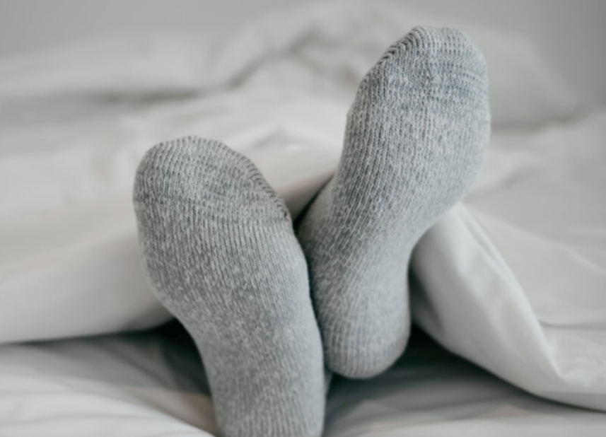 為什么醫生勸你冬天穿襪子睡覺？這些好處讓人意想不到