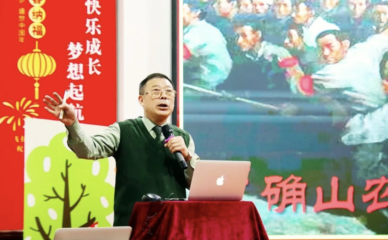 《我們是共產主義接班人》 歌聲從駐馬店市第四中學練江校區校園里飛出