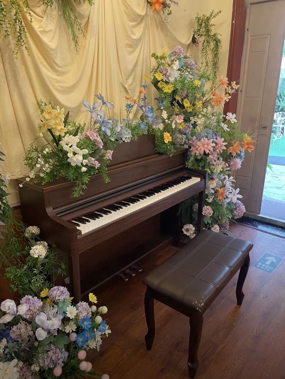 降溫了,躲進這幾家神仙咖啡館,好看好拍還好玩!