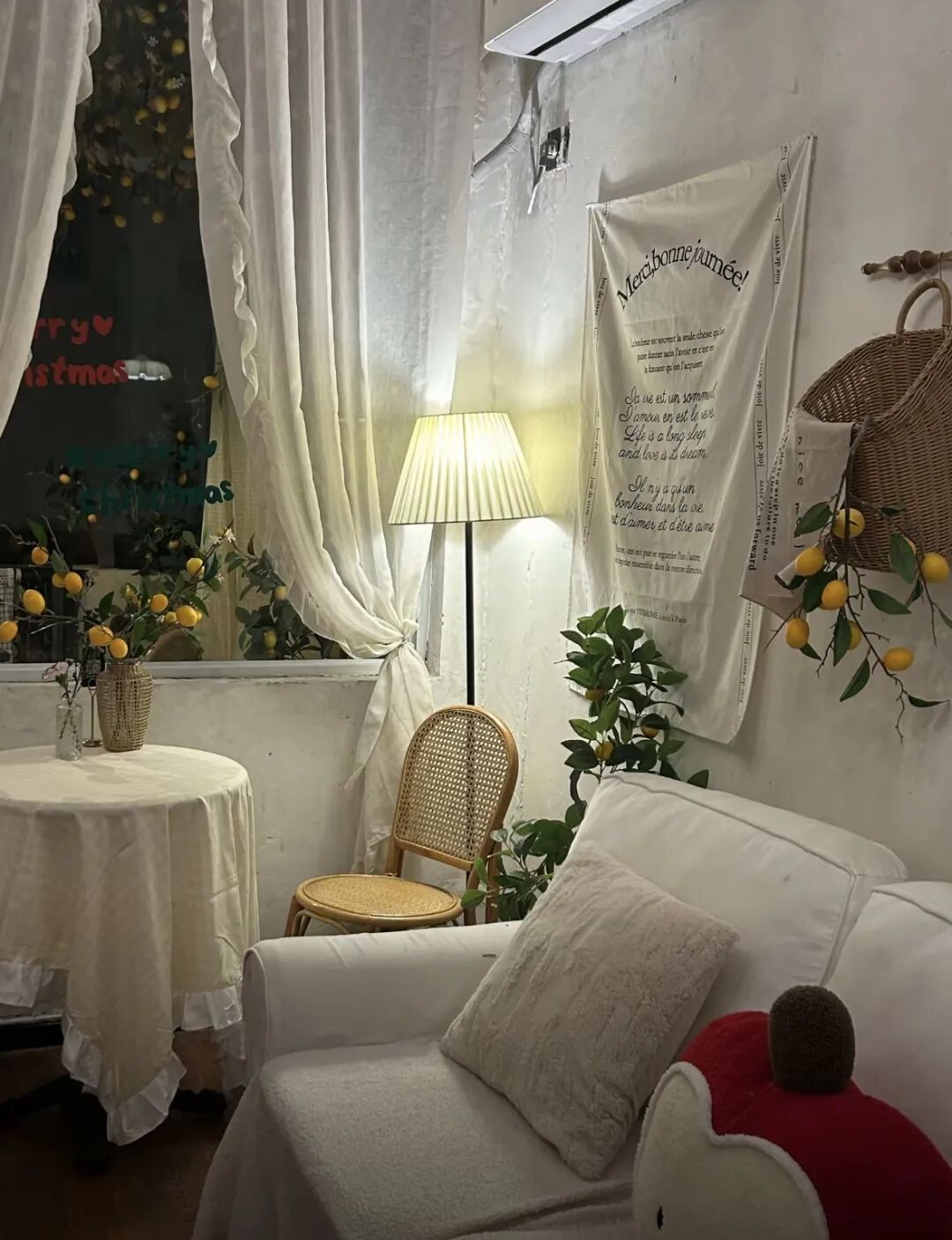 降溫了,躲進這幾家神仙咖啡館,好看好拍還好玩!