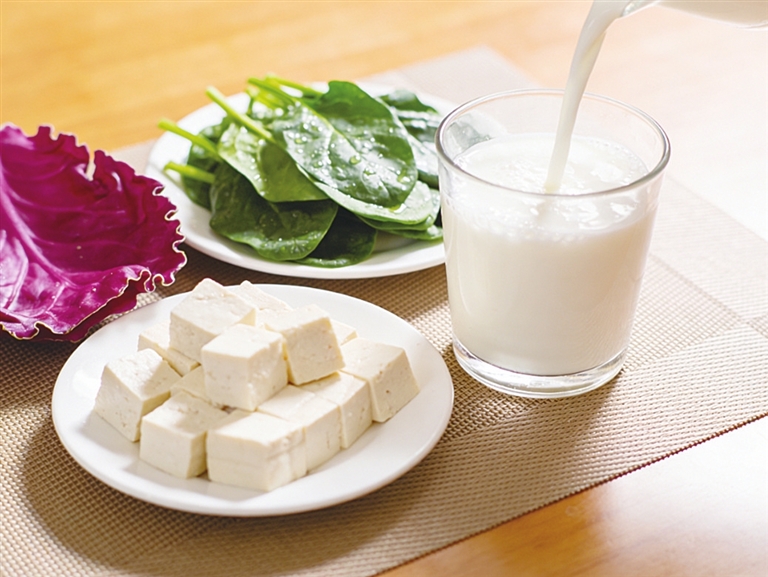 遠離骨質疏松性骨折 防跌倒+補鈣雙管齊下