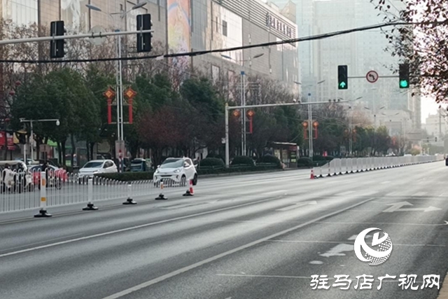 樂(lè)山大道加裝隔離欄 交通秩序顯著改善