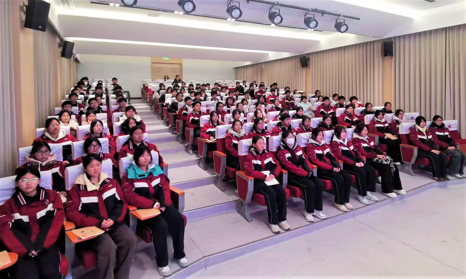 學黨史厚植愛國情懷 學英雄堅定理想信念