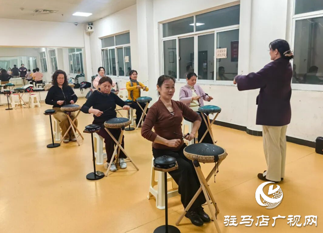 “天中智慧夜?！惫媾嘤柦Y課 夜間藝術課堂點亮市民文化生活