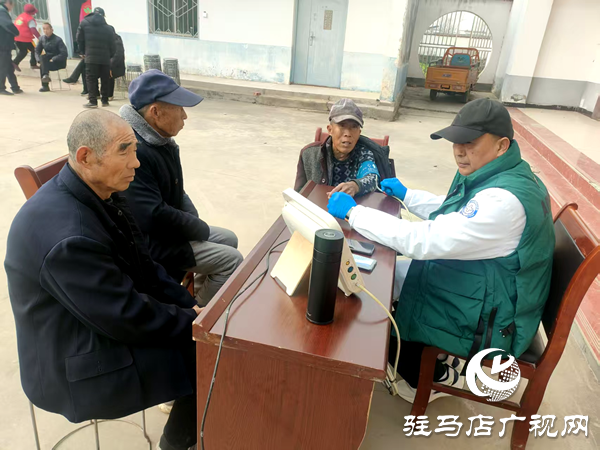 平輿縣在西洋店吳灣村新時代文明實踐站舉辦“我們的節日·冬至”敬老餃子宴文明實踐活動