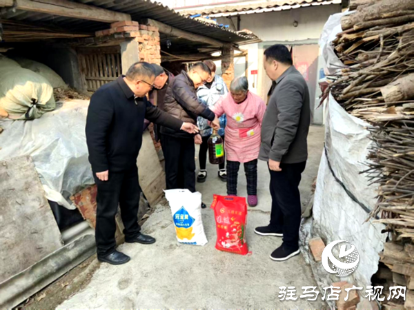 暖冬物資送上門 文明實踐暖民心——平輿縣新時代文明實踐中心走進辛店鄉閆莊村